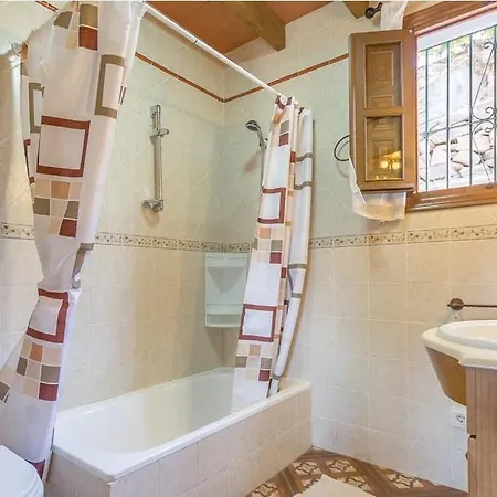 Holiday home Casa Lola Sayalonga